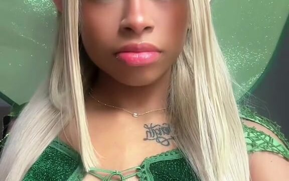 Nadia Jocelyn New Video Shows Off Her Topless!!!