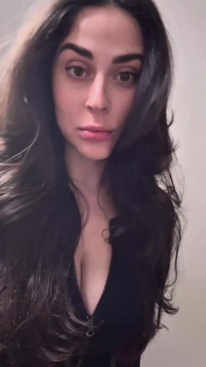 PrincessFromBabylon Onlyfans showing off her huge breasts!!!